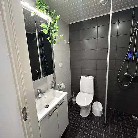 Kyllikinsola 18 B4 Naeppaerae 29 Nelioeinen Rivitaloyksioe 1-4 Henkiloeae