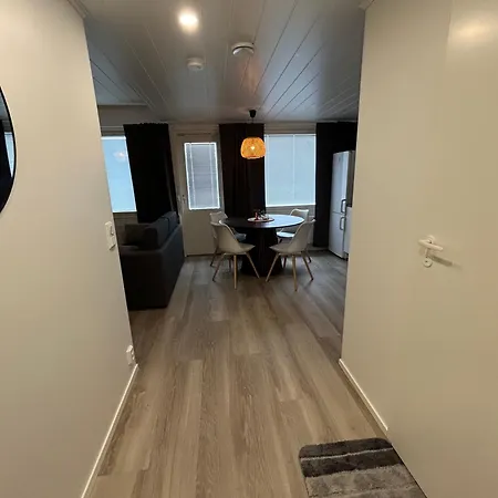 Kyllikinsola 18 B4 Naeppaerae 29 Nelioeinen Rivitaloyksioe 1-4 Henkiloeae *