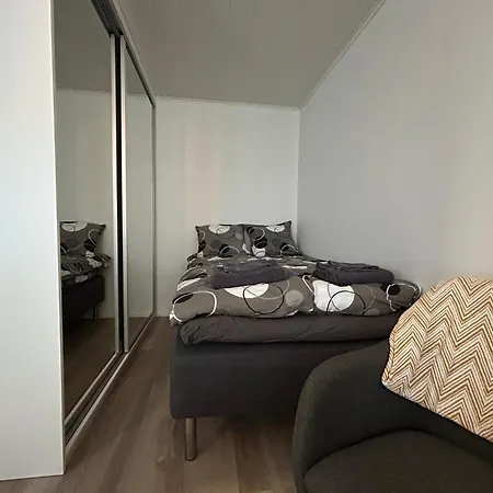 Kyllikinsola 18 B4 Naeppaerae 29 Nelioeinen Rivitaloyksioe 1-4 Henkiloeae *