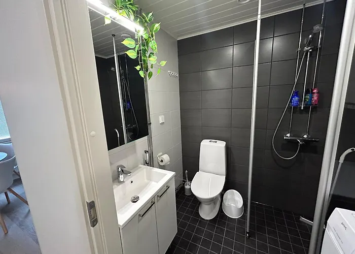 Kyllikinsola 18 B4 Naeppaerae 29 Nelioeinen Rivitaloyksioe 1-4 Henkiloeae