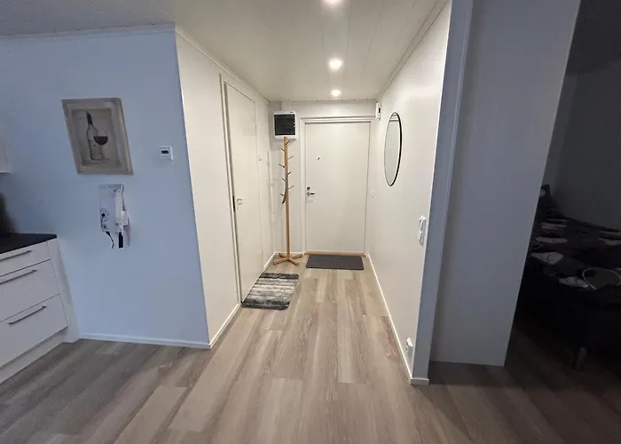 Kyllikinsola 18 B4 Naeppaerae 29 Nelioeinen Rivitaloyksioe 1-4 Henkiloeae