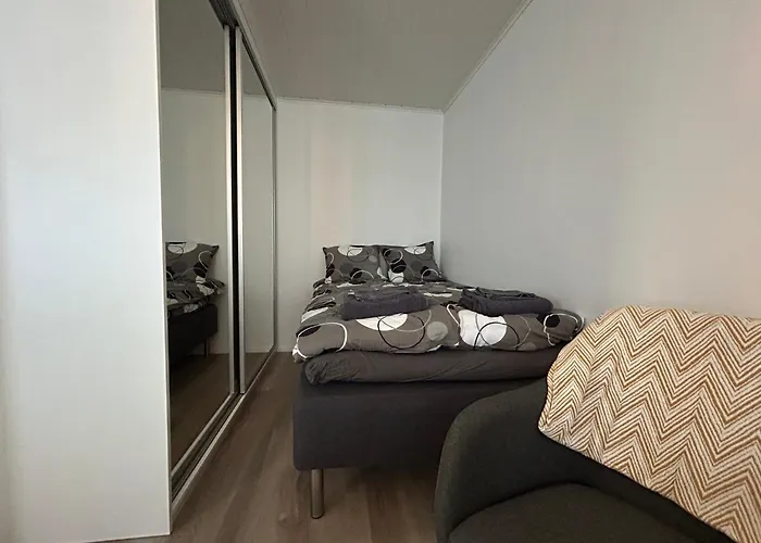 Kyllikinsola 18 B4 Naeppaerae 29 Nelioeinen Rivitaloyksioe 1-4 Henkiloeae *